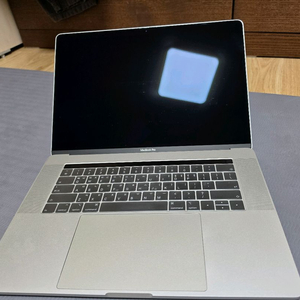 맥북프로 2018 15인치 이미지