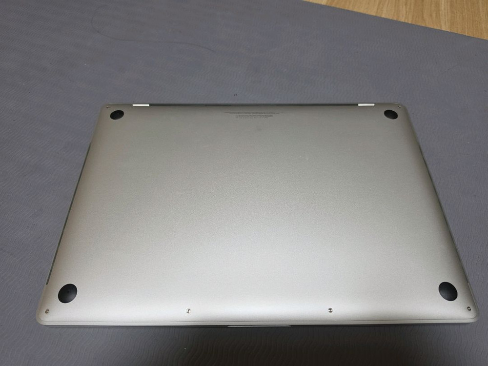 맥북프로 2018 15인치 이미지