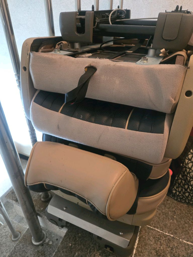 올뉴카니발2열3열시트(좌우이동브라켓포함) 이미지