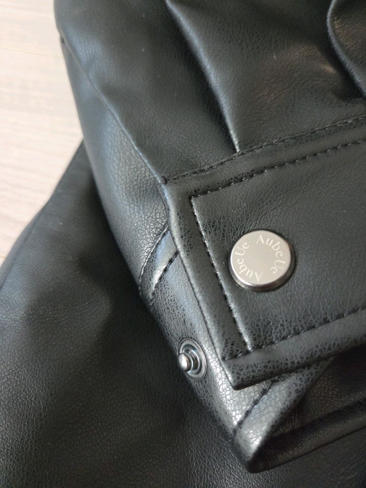 Aube Ue의 오버핏 레더 자켓 이미지