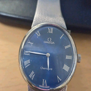 오메가 제네브 화이트골드 시계 이미지