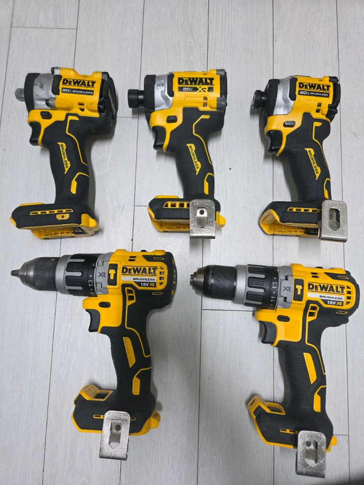 디월트 풀세트 직쏘 컷쏘 그라인더 멀티커터 스킬 월커터 임팩 해머 드릴 실타카 대타카 충전기 배터리 플랜지쏘 이미지