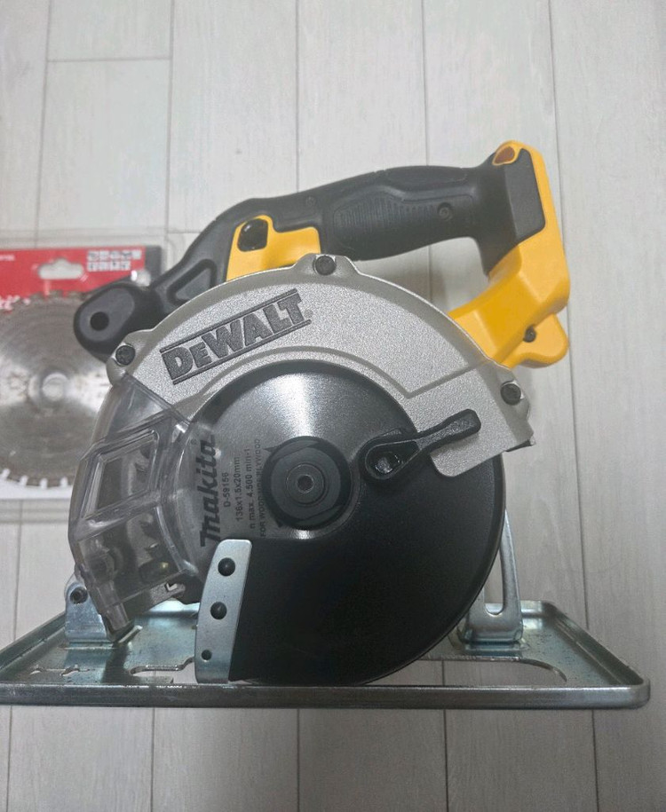 디월트 풀세트 직쏘 컷쏘 그라인더 멀티커터 스킬 월커터 임팩 해머 드릴 실타카 대타카 충전기 배터리 플랜지쏘 이미지