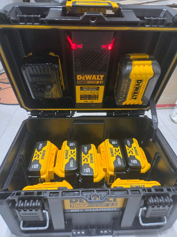 디월트 풀세트 직쏘 컷쏘 그라인더 멀티커터 스킬 월커터 임팩 해머 드릴 실타카 대타카 충전기 배터리 플랜지쏘 이미지