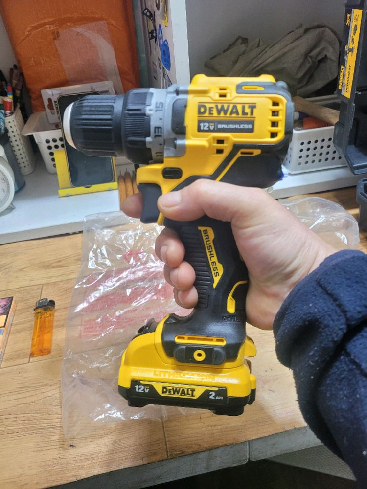 [정품]디월트충전드릴드라이버 DCD701D2 브러쉬리스12V 미사용신품 이미지