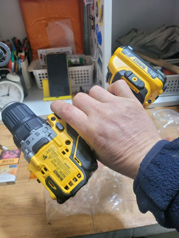 [정품]디월트충전드릴드라이버 DCD701D2 브러쉬리스12V 미사용신품 이미지
