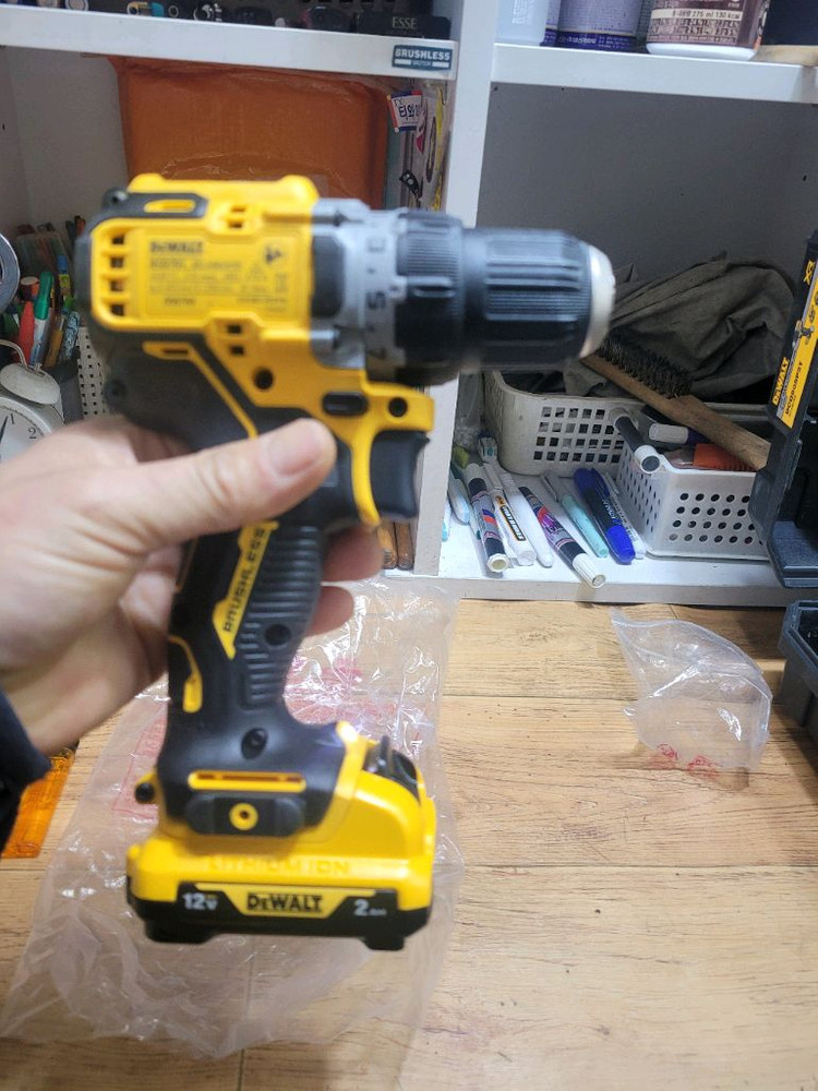 [정품]디월트충전드릴드라이버 DCD701D2 브러쉬리스12V 미사용신품 이미지
