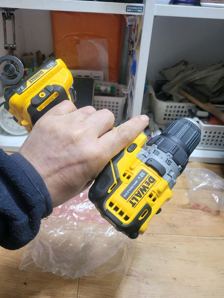 [정품]디월트충전드릴드라이버 DCD701D2 브러쉬리스12V 미사용신품 이미지