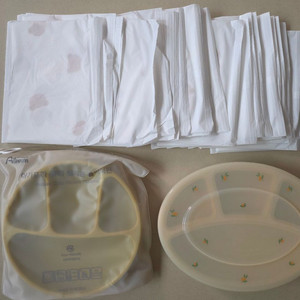 흡착식판 + 돗투돗 일회용턱받이 20매 이미지