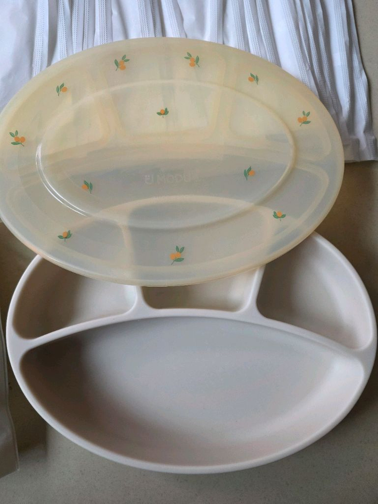 흡착식판 + 돗투돗 일회용턱받이 20매 이미지