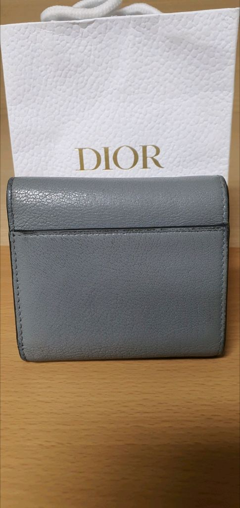 디올 로투스 반지갑/지갑 정품A급(감정O)구찌프라다루이비통디올고야드샤넬셀린느보테가생로랑발렌시아가버버리가방 이미지