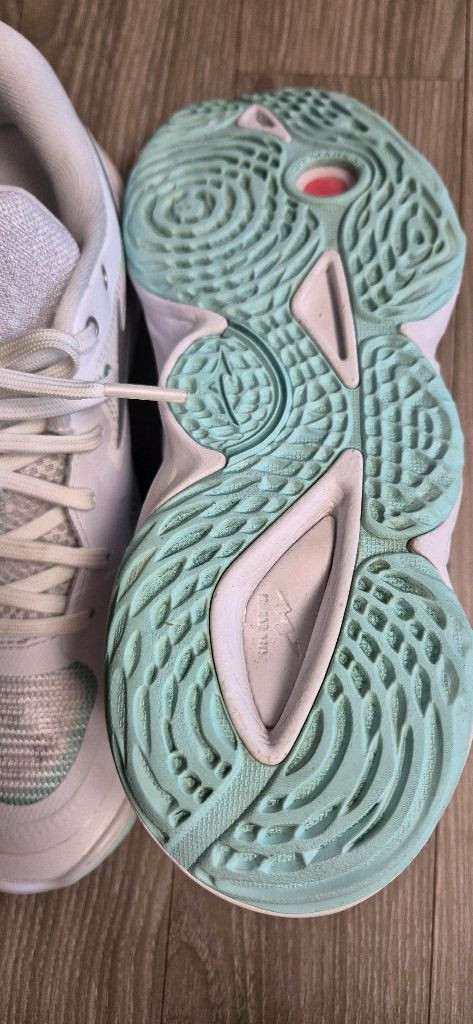 미즈노 배그민턴화 웨이브 모멘텀 엘리트 240. 블루틴티 이미지