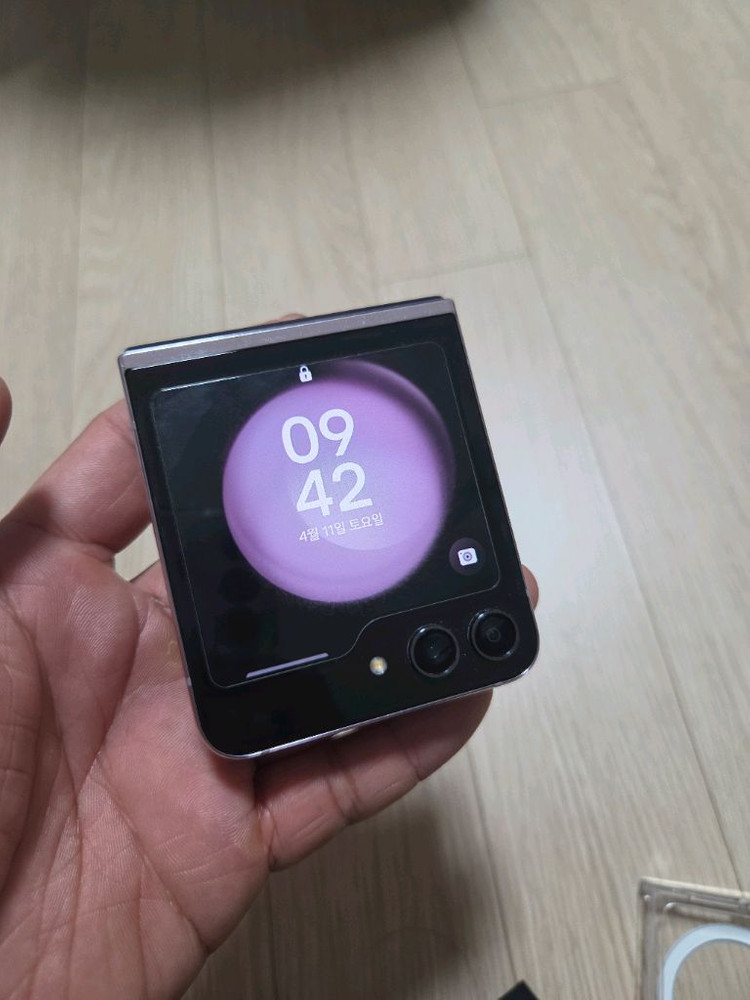 갤럭시 Z플립5 512GB 라벤더 부품용 판매합니다 이미지
