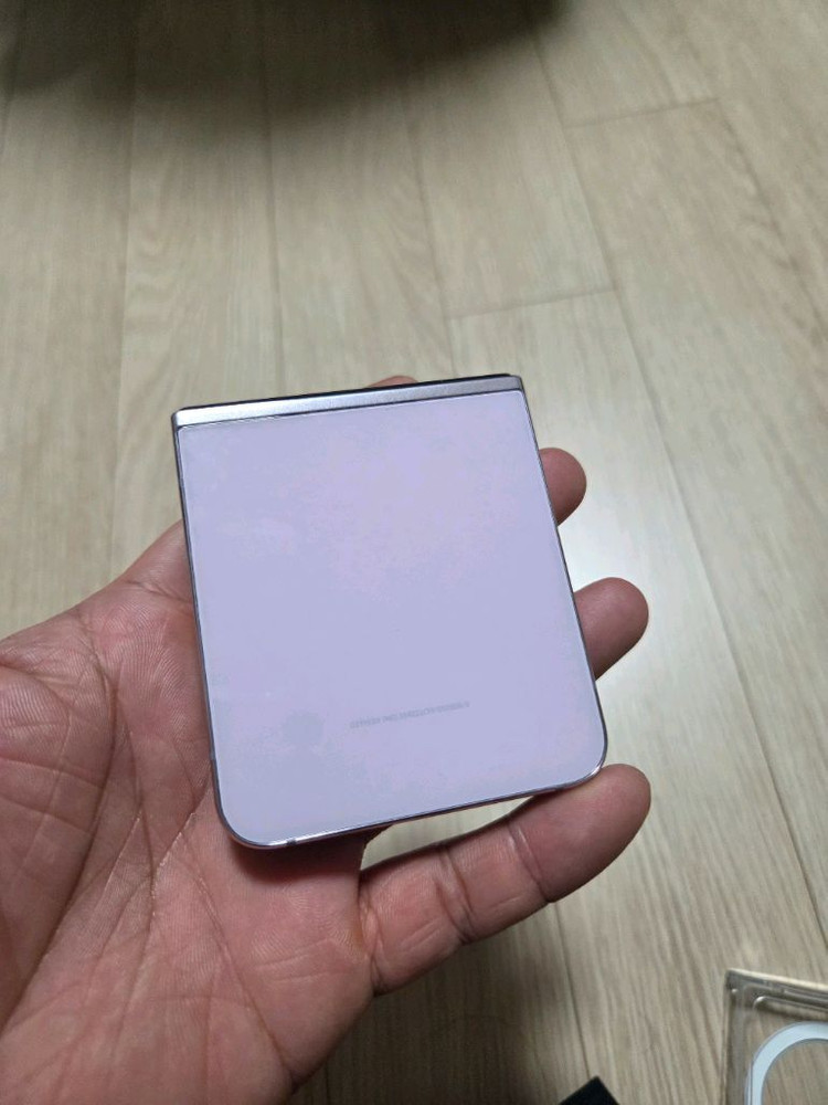 갤럭시 Z플립5 512GB 라벤더 부품용 판매합니다 이미지