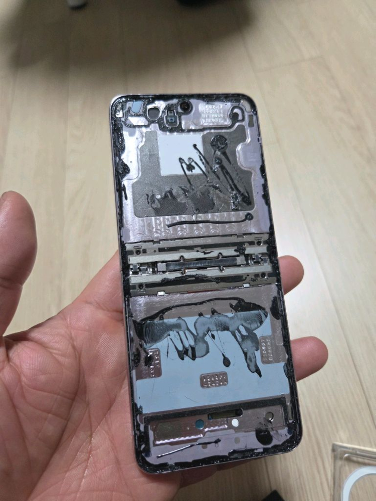 갤럭시 Z플립5 512GB 라벤더 부품용 판매합니다 이미지