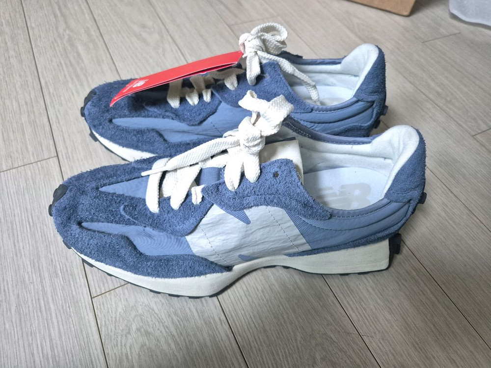 쿨거래시 8만5천택포! 미착용 새제품 정품 뉴발란스 327 편한 운동화 사이즈 275 이미지