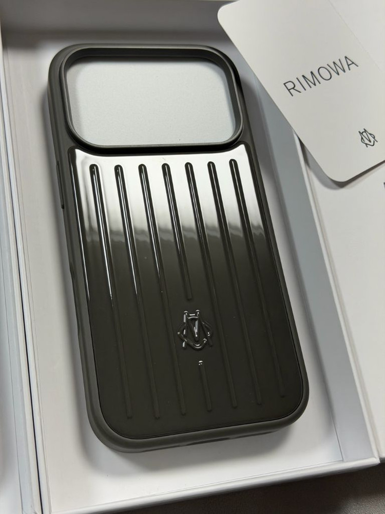 아이폰17프로 리모와 케이스 판매 이미지