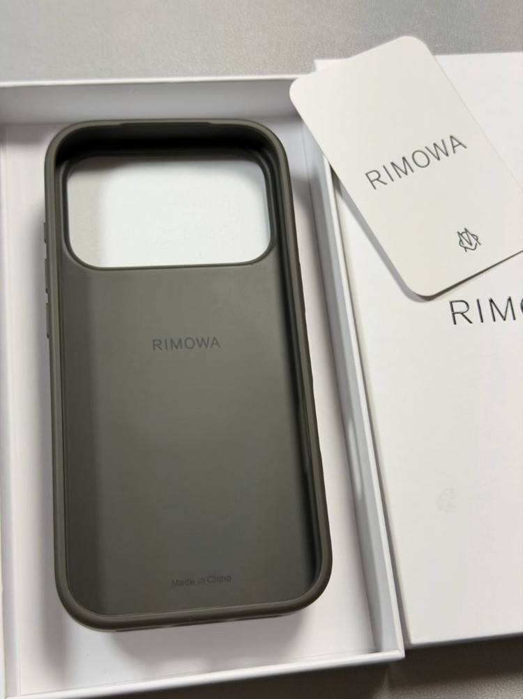 아이폰17프로 리모와 케이스 판매 이미지