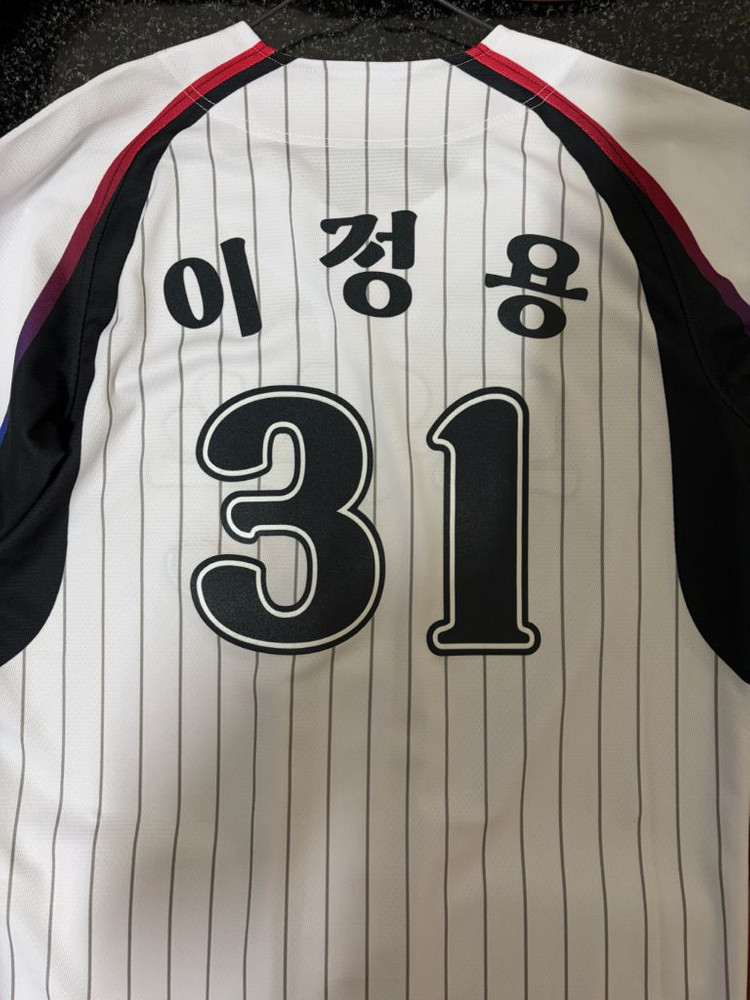 LG트윈스 유니폼 이미지