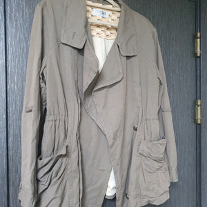 카키색 야상 여성점퍼.자켓.옷.상의.코트 이미지