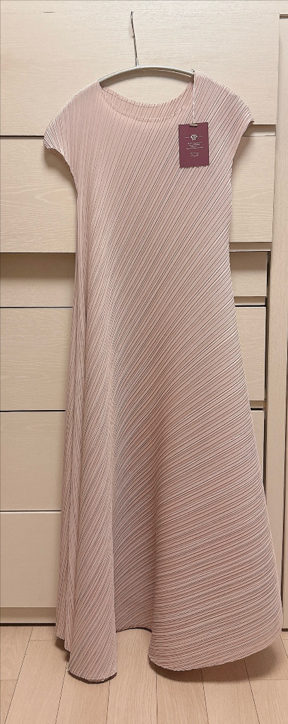 플리츠 원피스 블랙라벨 tw 플리츠 사선플리츠 드레스 새상품 코코넛베이지 / TW레터 핑크베이지 임부복 임산부원피스 이미지