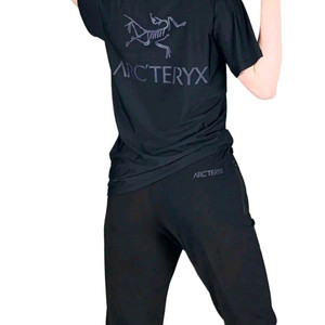 아크테릭스 반팔티와 바지 세트 이미지