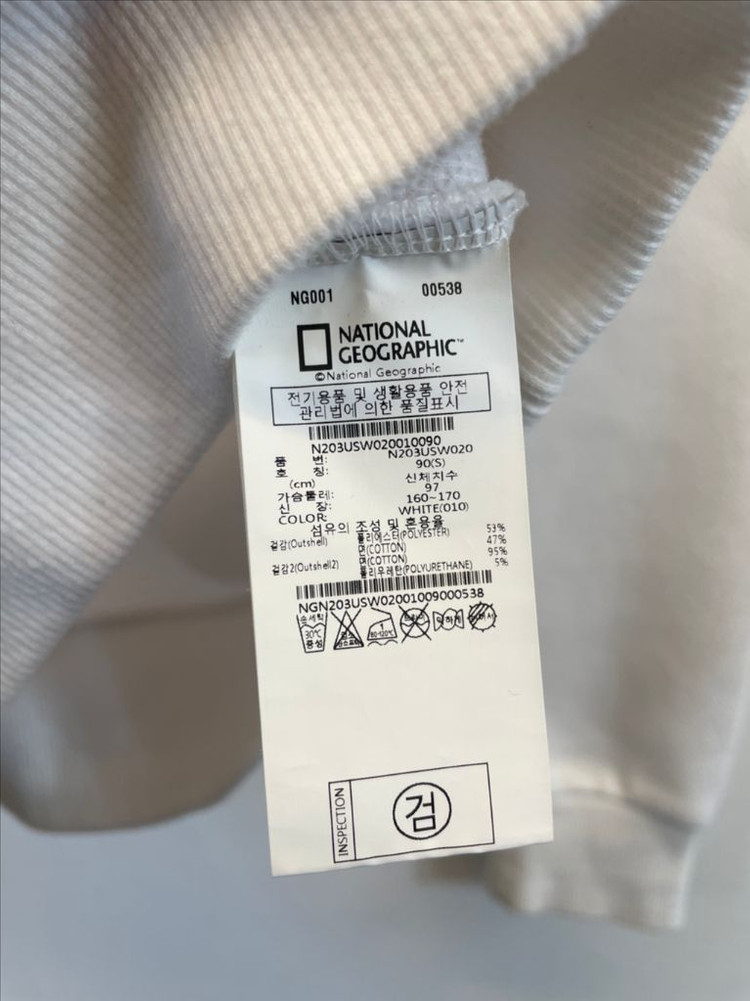 내셔널지오그래픽 화이트 맨투맨 이미지