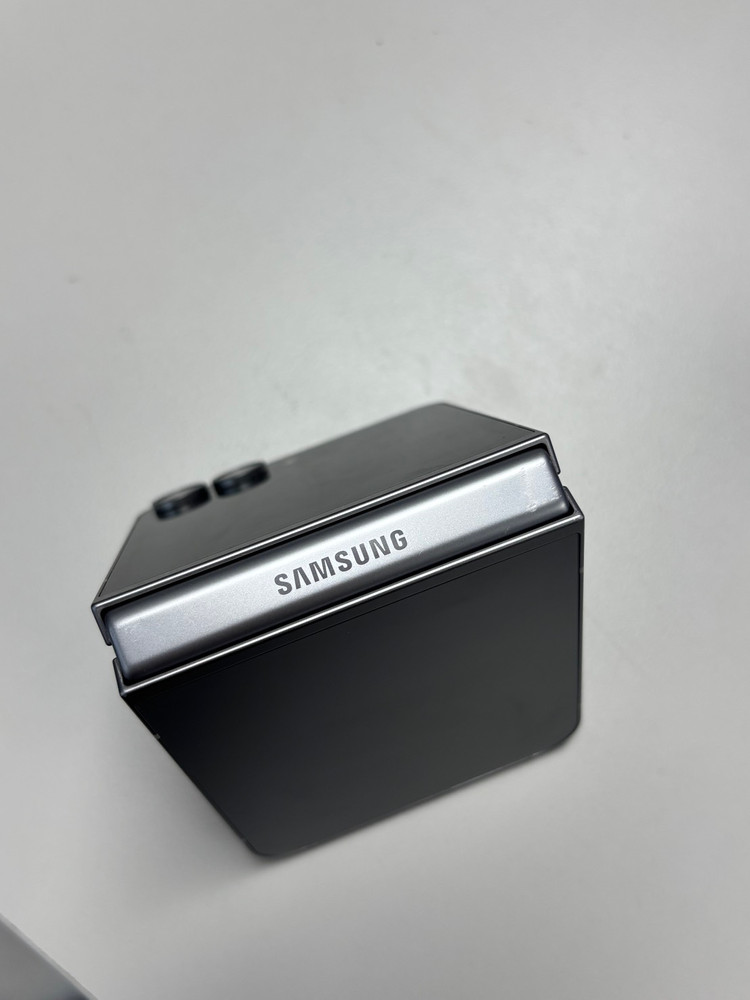 삼성 갤럭시 Z 플립6 실버 256GB／ 중고폰업무폰저가폰세컨폰공기계게임폰효도폰게임폰알뜰폰 이미지