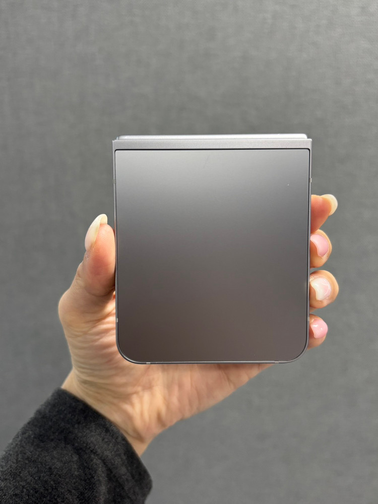 삼성 갤럭시 Z 플립6 실버 256GB／ 중고폰업무폰저가폰세컨폰공기계게임폰효도폰게임폰알뜰폰 이미지