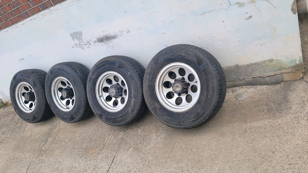 갤로퍼용15인치휠+255 75 15타이어 판매 이미지