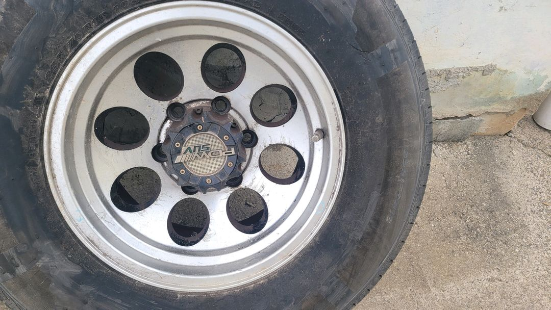 갤로퍼용15인치휠+255 75 15타이어 판매 이미지