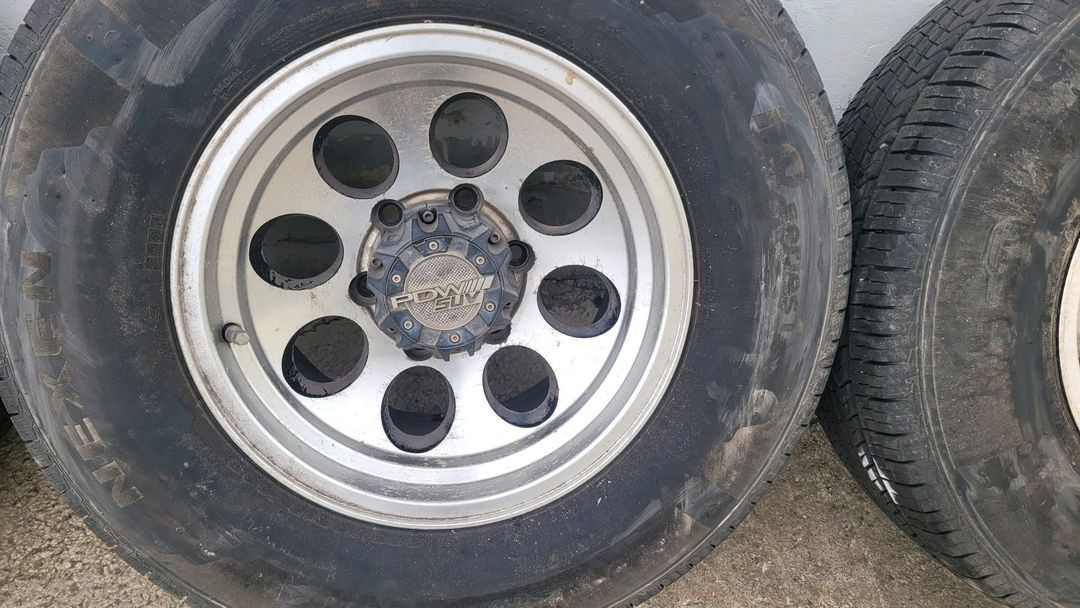 갤로퍼용15인치휠+255 75 15타이어 판매 이미지