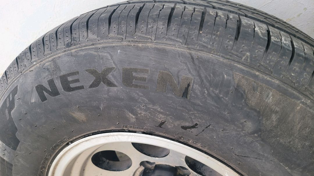 갤로퍼용15인치휠+255 75 15타이어 판매 이미지