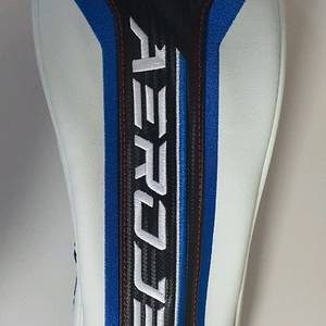 코브라 에어로젯 드라이버 헤드 커버 이미지