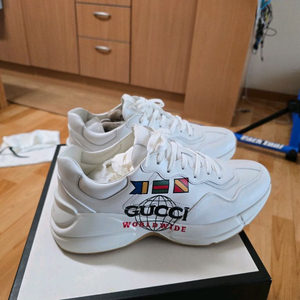 구찌. 스니커즈 이미지