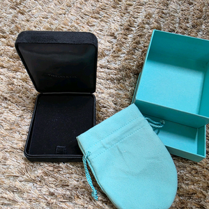 티파니앤코 목걸이 케이스 이미지