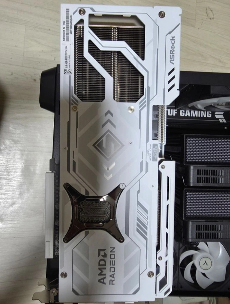 ASRock 스틸레전드 9070xt 16gb 화이트 풀박스 - 안심되는 중고거래