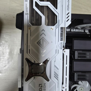 ASRock 스틸레전드 9070xt 16gb 화이트 풀박스 이미지