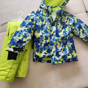 아동 스키복 세트 이미지