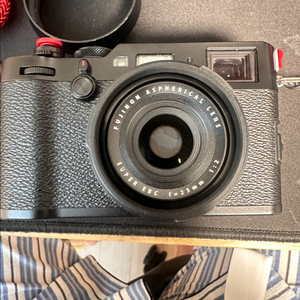 컴팩트 디지털 카메라