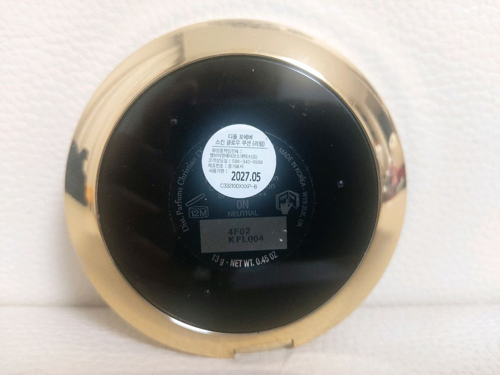 [한정판/새상품] 디올 홀리데이 포에버 스킨 글로우 쿠션 0N 뉴트럴 그랑발 NEW 케이스 앤드 리필 이미지