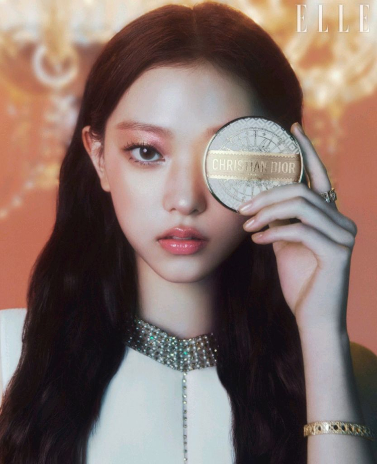 [한정판/새상품] 디올 홀리데이 포에버 스킨 글로우 쿠션 0N 뉴트럴 그랑발 NEW 케이스 앤드 리필 이미지