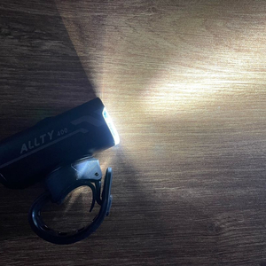 충전식 자전거 전조등 팝니다. 이미지