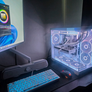 라이젠 7800X3D RTX 5070 32G 1TB 화이트 게이밍 컴퓨터 본체 판매합니다 이미지
