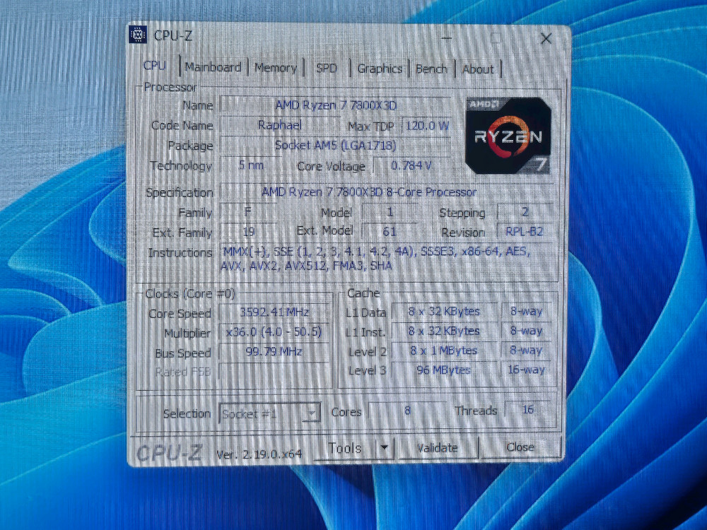 라이젠 7800X3D RTX 5070 32G 1TB 화이트 게이밍 컴퓨터 본체 판매합니다 이미지