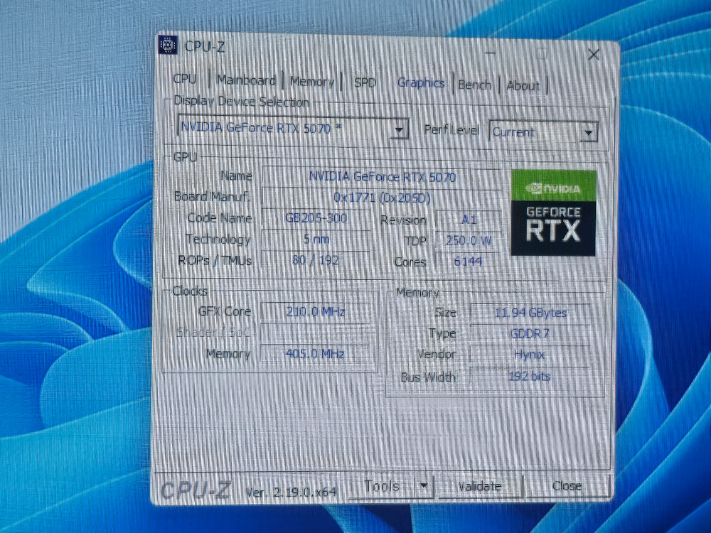 라이젠 7800X3D RTX 5070 32G 1TB 화이트 게이밍 컴퓨터 본체 판매합니다 이미지