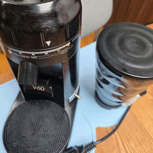 하리오 V60 전동 커피 그라인더 정품 이미지