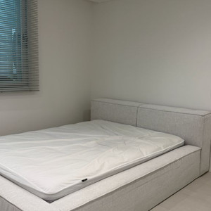 스테이모어 룬드 플랫 + 시몬스 바나 매트리스 퀸사이즈 침대 판매 이미지