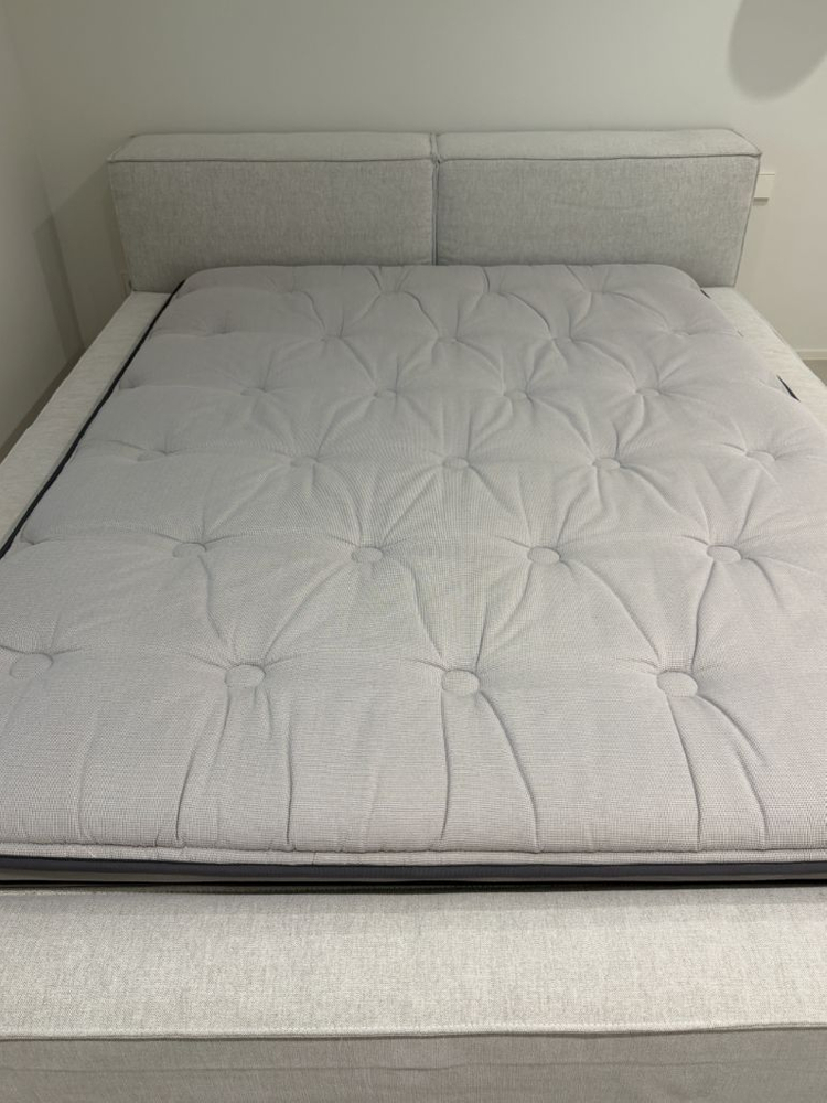 스테이모어 룬드 플랫 + 시몬스 바나 매트리스 퀸사이즈 침대 판매 이미지