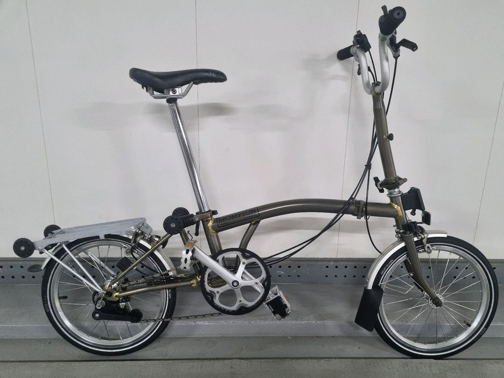 브롬톤 c라인 로우락커 m6r 판매합니다 이미지